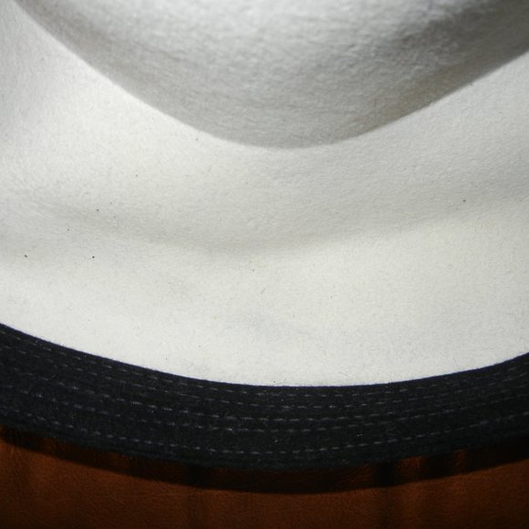 Oscar de la Renta Milllinery Felt Hat Cream Black flower